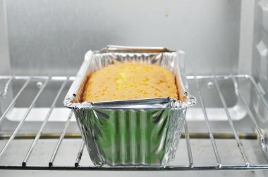 Elektrikli fırında tereyağı pasta