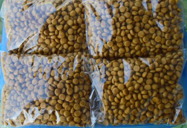 plastik torba köpek maması