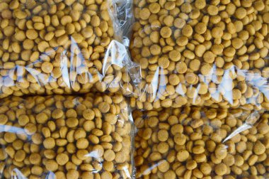 plastik torba köpek maması