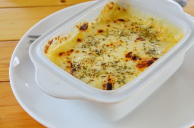 Lazanya kabın içinde