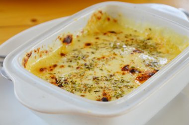 Lazanya kabın içinde