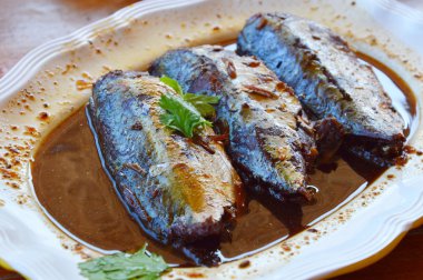 Soya soslu fasulye haşlanmış uskumru