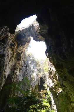 hafif çukur mağara deliği