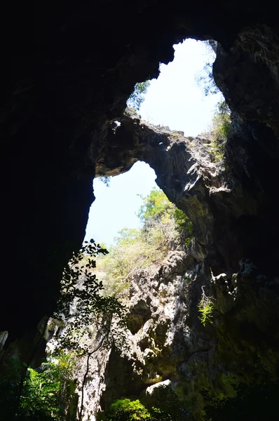 Lätta tråg grotta hålet — Stockfoto