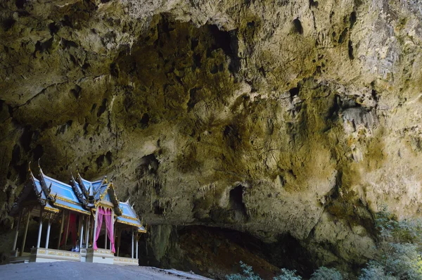 Ταϊλάνδης περίπτερο στο σπήλαιο — Φωτογραφία Αρχείου