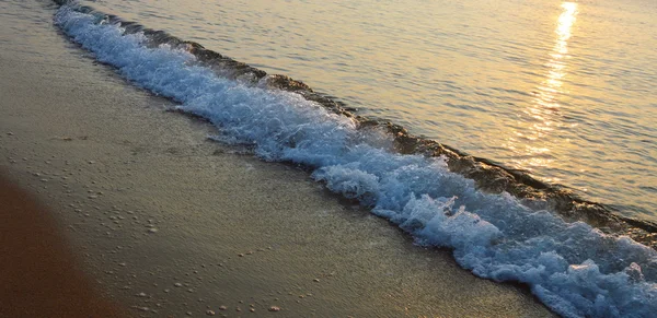 Våg på stranden — Stockfoto