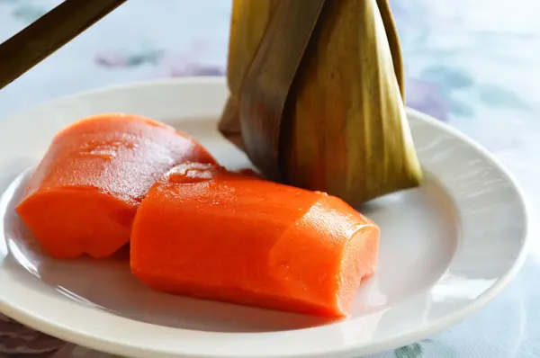 Тайська кокосовий munchkin і папайї — стокове фото