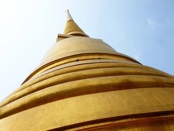 Big golden Buddhist pagoda — Stock Photo, Image