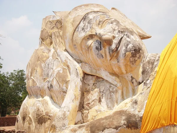 Buda reclinable blanco en Ayutthaya Tailandia —  Fotos de Stock