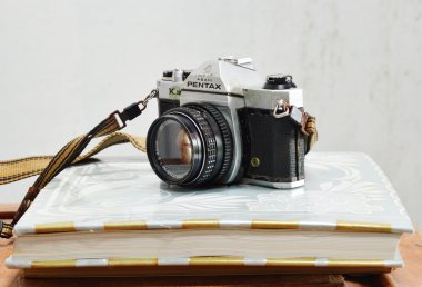 Modeli Pentax K 1000 film kamera fotoğraf albümü