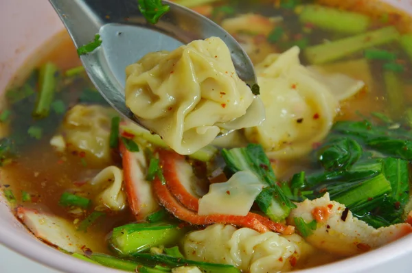 Wonton de cerdo en cuchara —  Fotos de Stock