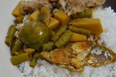 Balık uskumru böbrek kalın baharatlı çorba pirinç