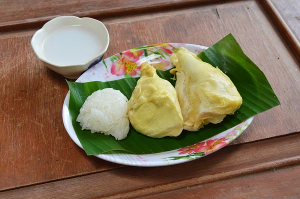 Durian en kleefrijst met kokosmelk — Stockfoto