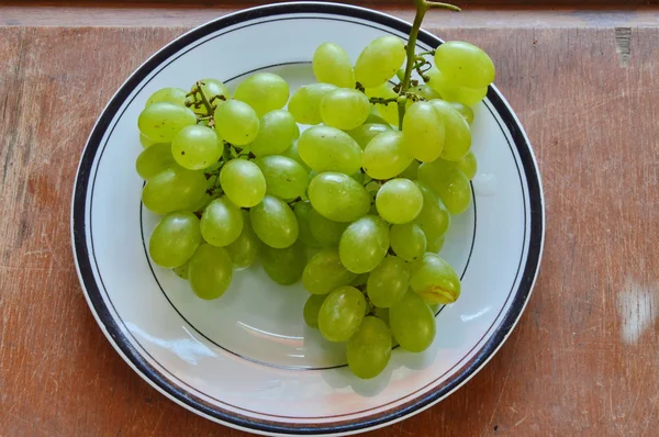 Green grape on dish — Stock Photo, Image