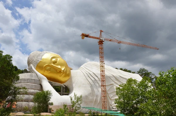 Buddha sdraiato in costruzione — Foto Stock