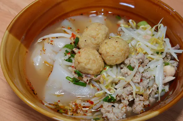 Large rice noodle topping shrimp ball in soup — Stock Photo, Image