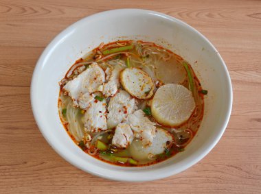 pirinç şehriye ile haşlanmış domuz tepesi