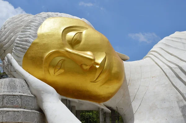 Reclining Buddha face under construction — Stock Photo, Image