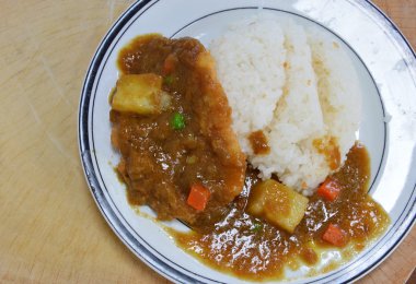 Tonkatsu derin kızarmış domuz soyunma Japon köri ile