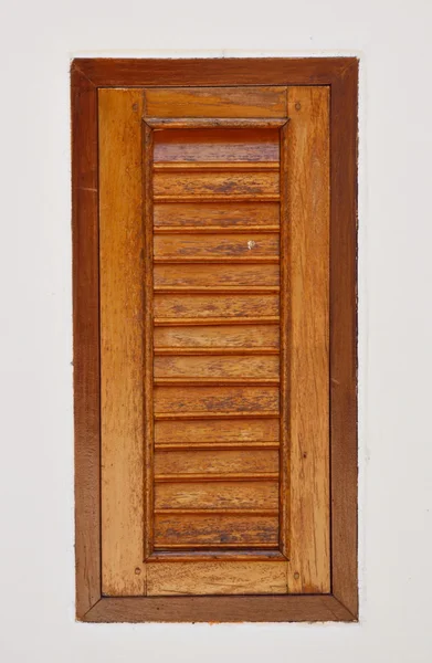 Janela de madeira na parede branca — Fotografia de Stock