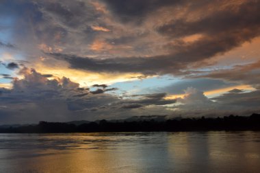 Tayland Sunset'teki Mekong Nehri