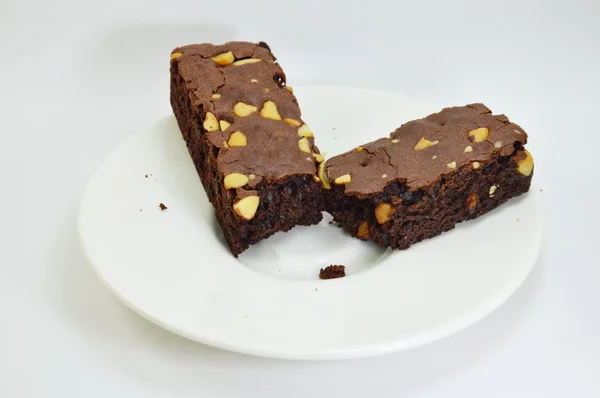 Шоколадный торт на блюде — стоковое фото