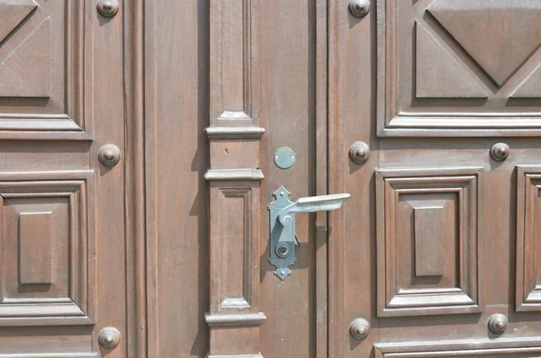 Wooden door handle on sunny day — Stock Photo, Image