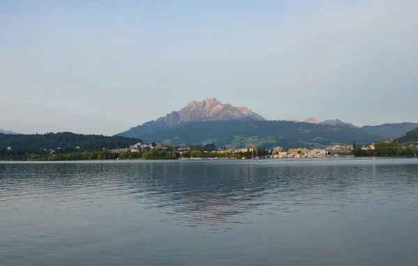 Krajobraz nad Jeziorem Genewskim w Lucernie Szwajcaria — Zdjęcie stockowe