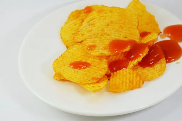 Batata frita vestir ketchup no prato — Fotografia de Stock