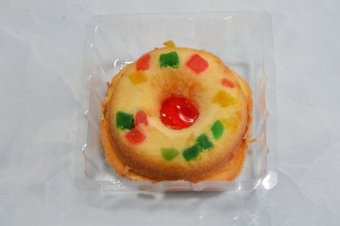 Çilekli rulo plastik tepsi