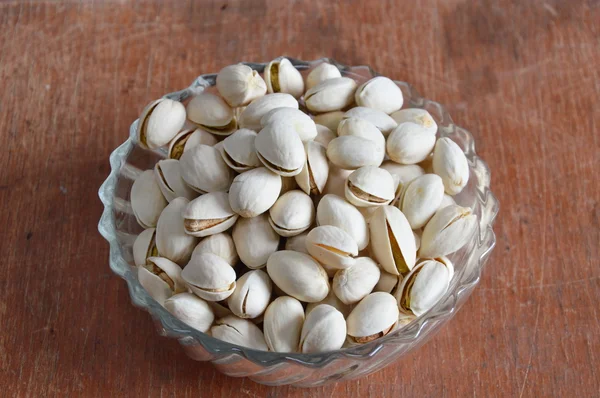 Pistachio nut in glass bowl — Stock Photo, Image