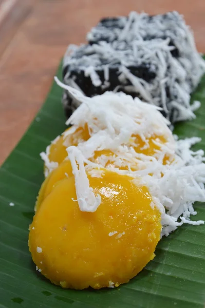 Grok palm cake topping en zwarte kokosnoot zoete pudding — Stockfoto