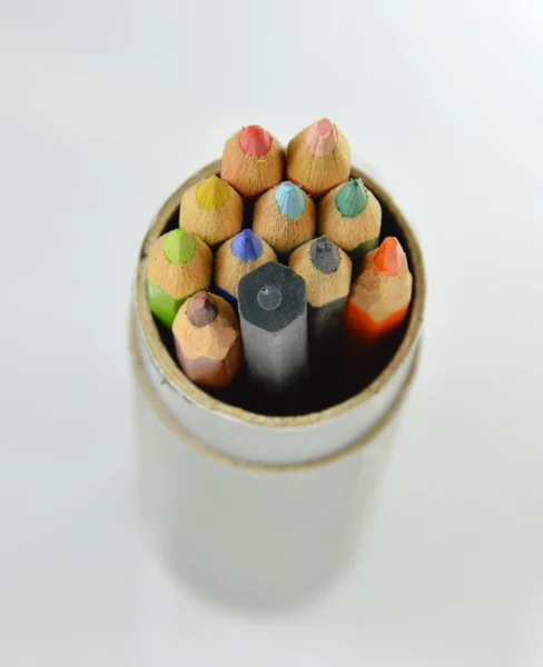 Цветной карандаш в коробке — стоковое фото