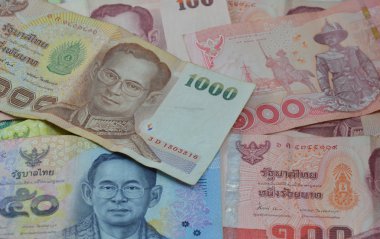 Beyaz arka plan üzerinde Tay banknot