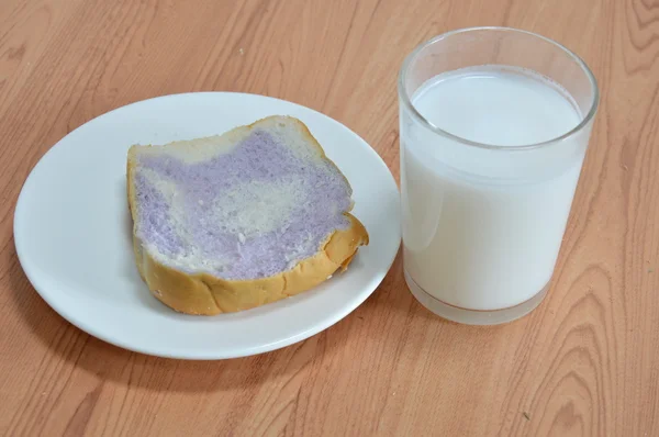Slice bread mixed with taro and milk — Stock Photo, Image