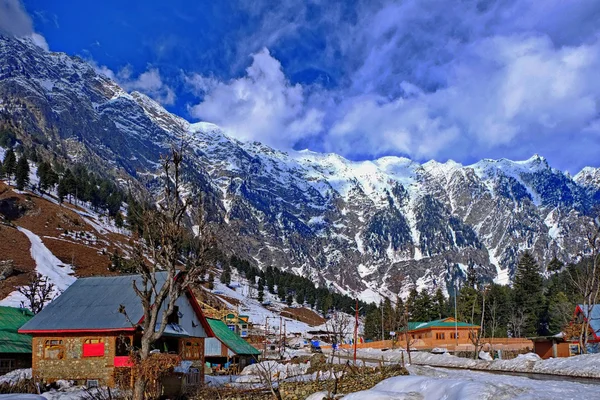 Schnee und der Berg — Stockfoto