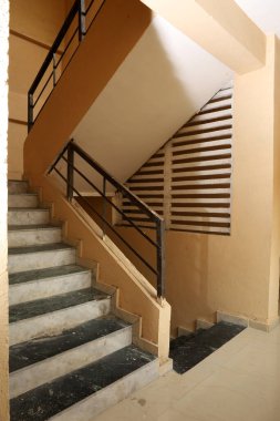 Kalmaya hazır bir merdiven.