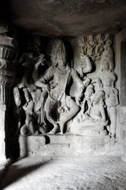 Aurangabad, Maharashtra, Hindistan 'daki Ellora mağaraları olarak bilinen yer..