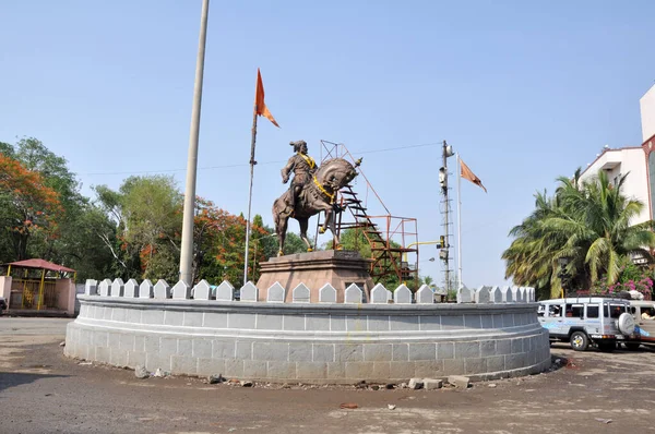 Estátua Chhatrapati Shivaji Maharaj Situada Meio Estrada — Fotografia de Stock