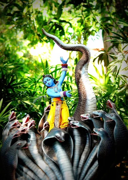 Senhor Krishna Dançando Cabeça Cobras Enormes — Fotografia de Stock