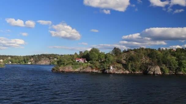 Prachtige Fjord Landschap Oostzee Zeilen Zweedse Archipel Meeuwen Vliegen Blauwe — Stockvideo