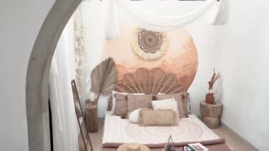 geniş yatak odalı kırsal iç tasarım