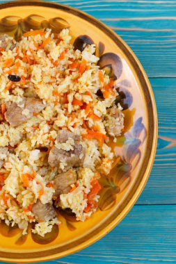 Özbek pilavı, plov, pilav et, havuç ve berberries ile