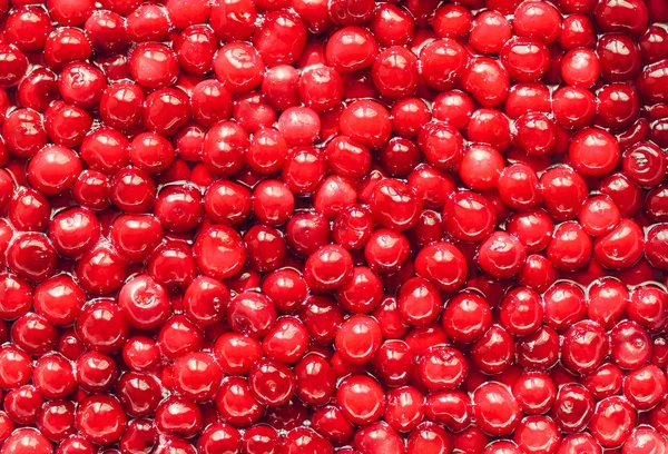 Czerwony świeżych wiśni z boksów w syropie cukrowym — Zdjęcie stockowe