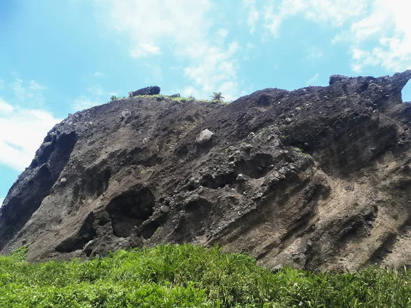 Riesiger Felsen Mit Klarem Himmel — Stockfoto