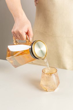 Detox İçecekler ve Sağlıklı İçecekler Taze Doğal Meyve Suyu Fotoğrafı, Organik Detox Sıvı Tazeleyen Sağlık ve Yaşam Tarzı İçeceği