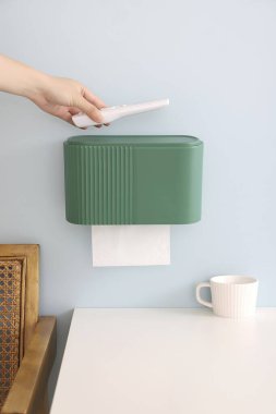 Depolama Rafı ve Uzaktan Denetim Yapılandırmalı Yeşil Minimalist Doku Kutusu