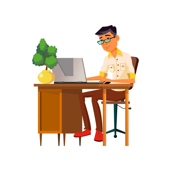 Aziatische guy freelancer codering op computer cartoon vector — Stockvector