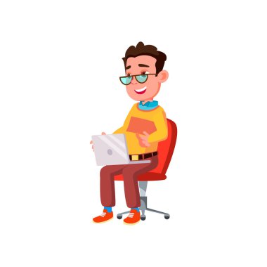 Dahi çocuk bilgisayar karikatür vektörü üzerine program kodları yazıyor.