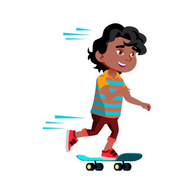 Kaykay süren Hintli çocuk.